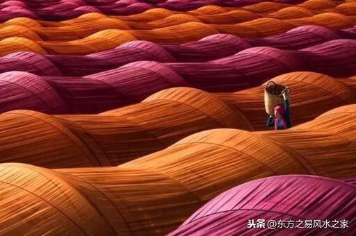 上聯：對牛彈琴，對，牛彈琴，如何對下聯？