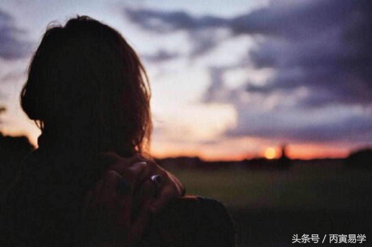 女命富而不貴的八字，實例解析