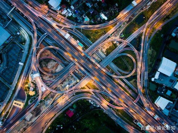 格局与大运之间的关系,就像汽车与道路一样,密不可分又互相成就