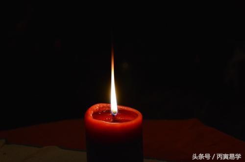 年月癸亥蕭殺，日主丁火不熄，理在八字間相得益彰