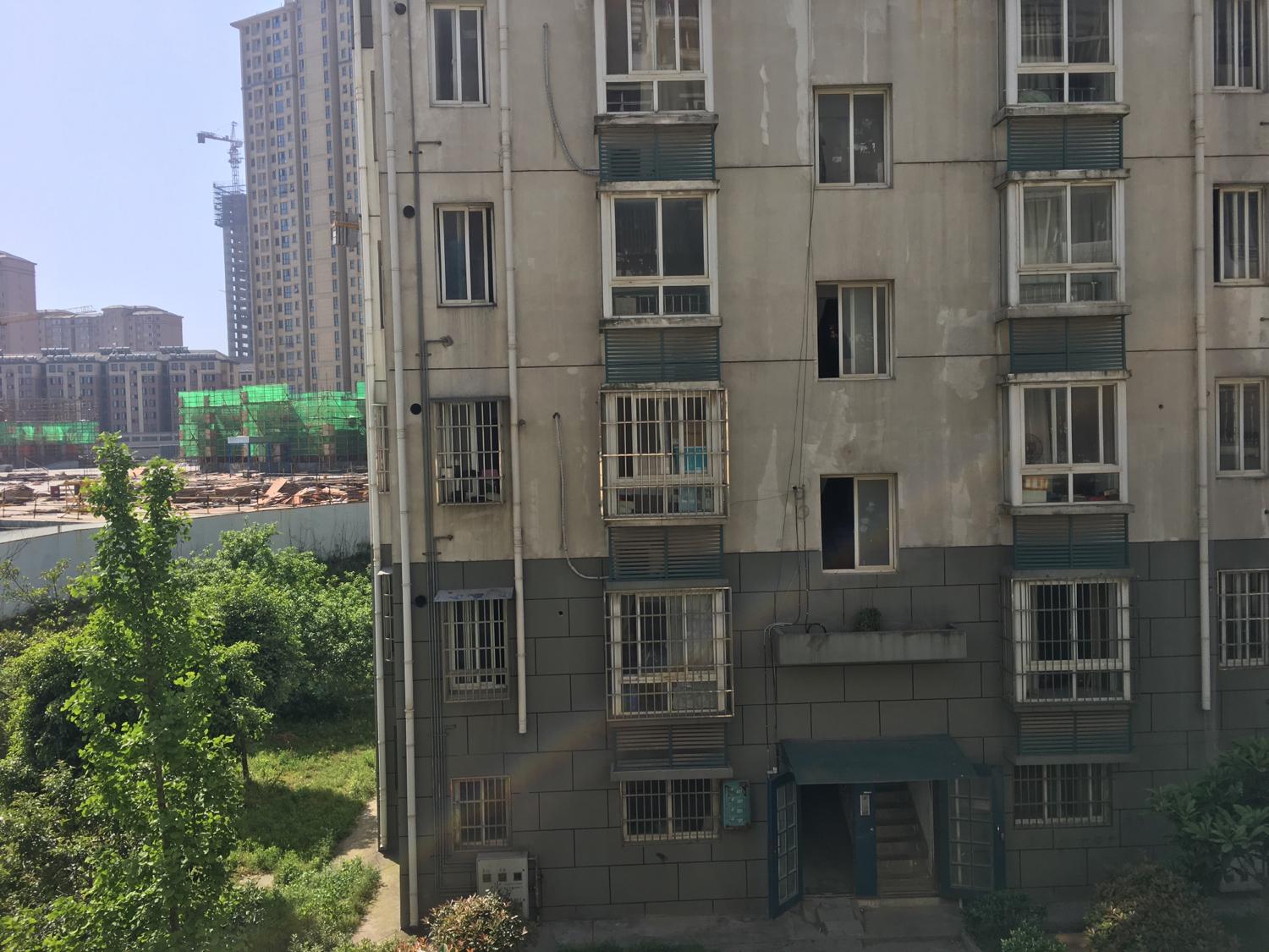 這就是典型的穿堂煞風水