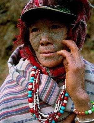 不能接受年輕人紋身的大爺大媽們，是西方紋身到來時的早期實踐者