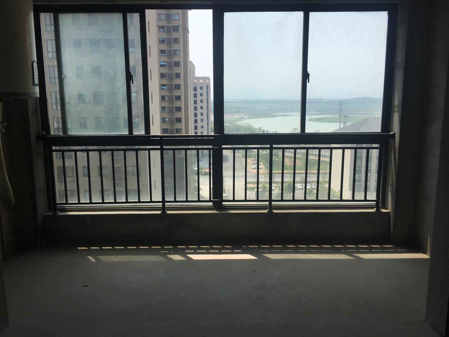 小高層商品房2套實例，2選1如何選擇（路沖陽台）