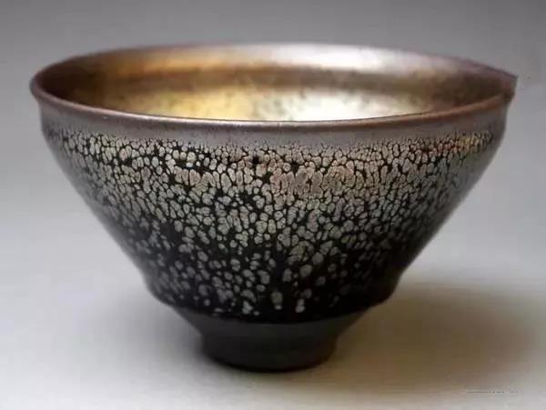 ﻿風靡全球的建盞，為何與紫砂壺結下不解之緣？