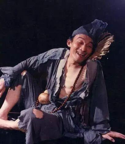 6歲皈依佛門，闖過「生死劫」，是他教會全國人念「阿彌陀佛」！