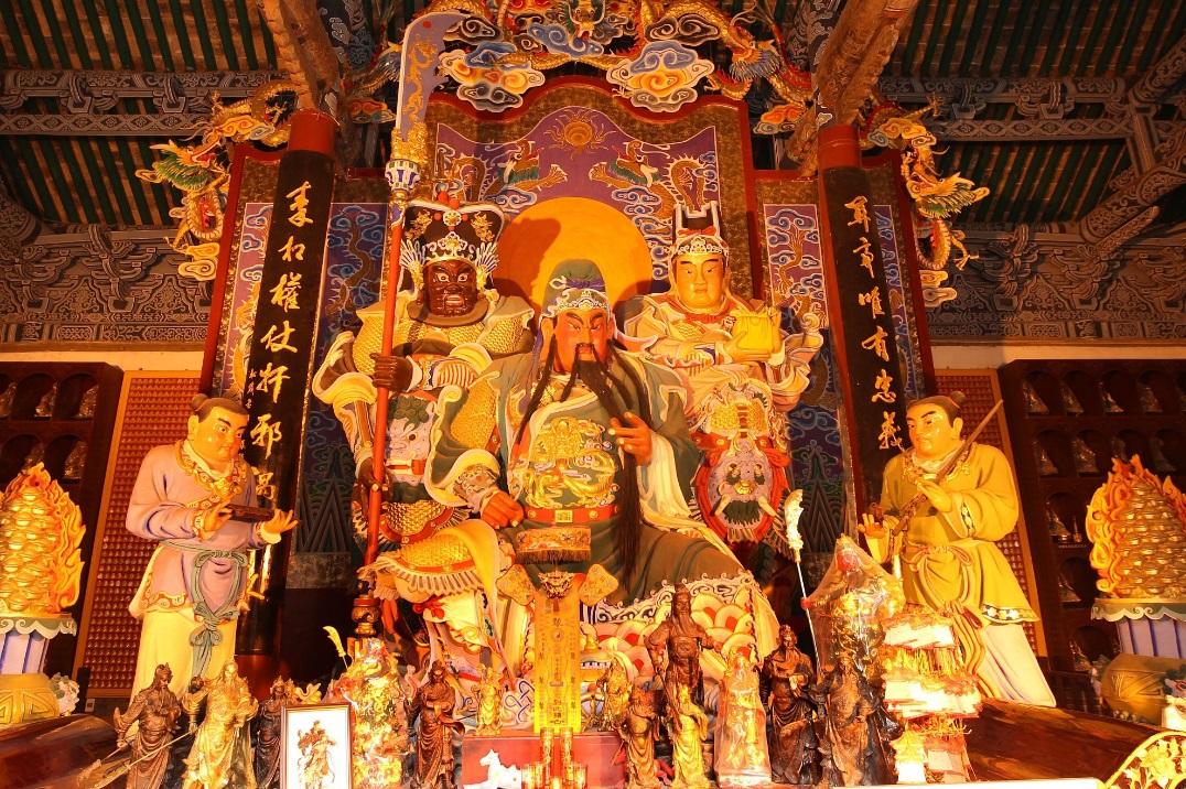 徹底脫胎走向神壇，關羽從人，到神，再到財神爺，誰是他的托兒？