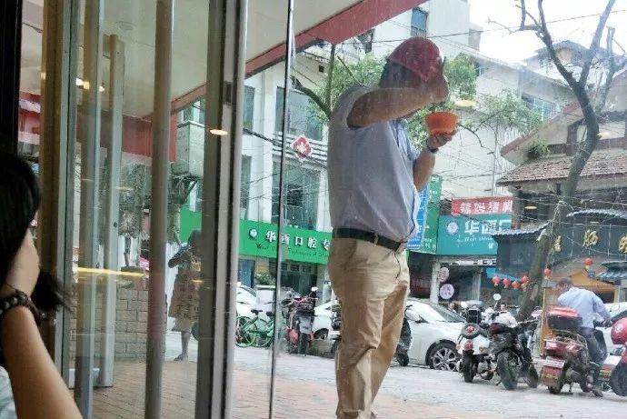 你不經意的善良，我卻銘記一生！看哭了……