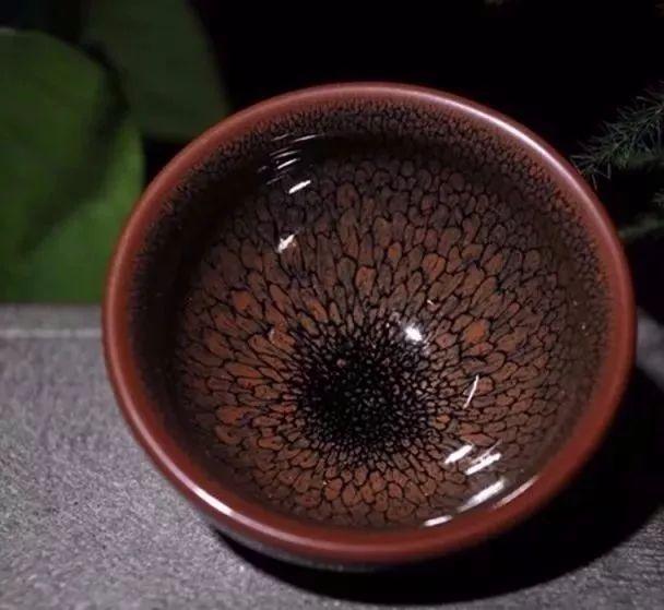 在詩人的眼中,建盞是這樣的