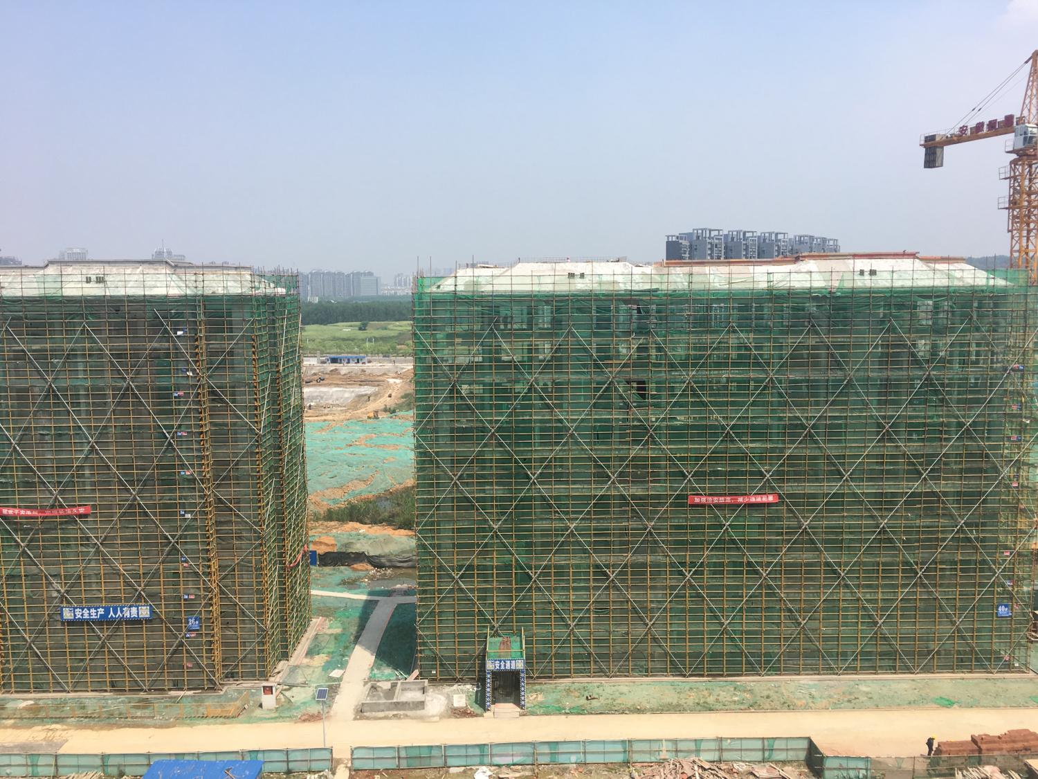 小高層商品房2套實例，2選1如何選擇（路沖陽台）