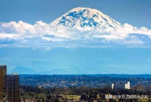 上聯：對牛彈琴，對，牛彈琴，如何對下聯？