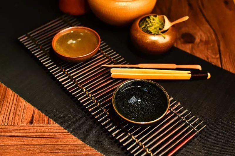 在詩人的眼中,建盞是這樣的