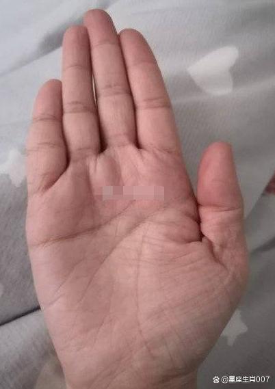 四方稳重，适合经商创业，为人不安于现状，改变现状的心强烈