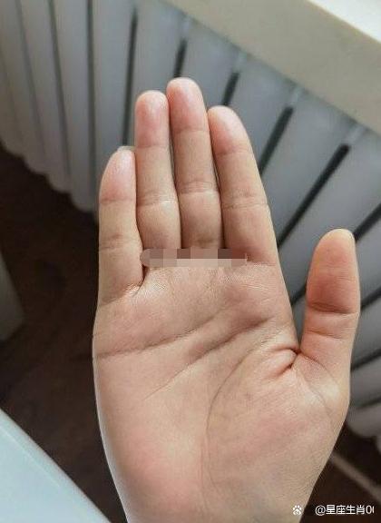 性格有些急躁,不利感情,个性独立不受约束,思考能力强