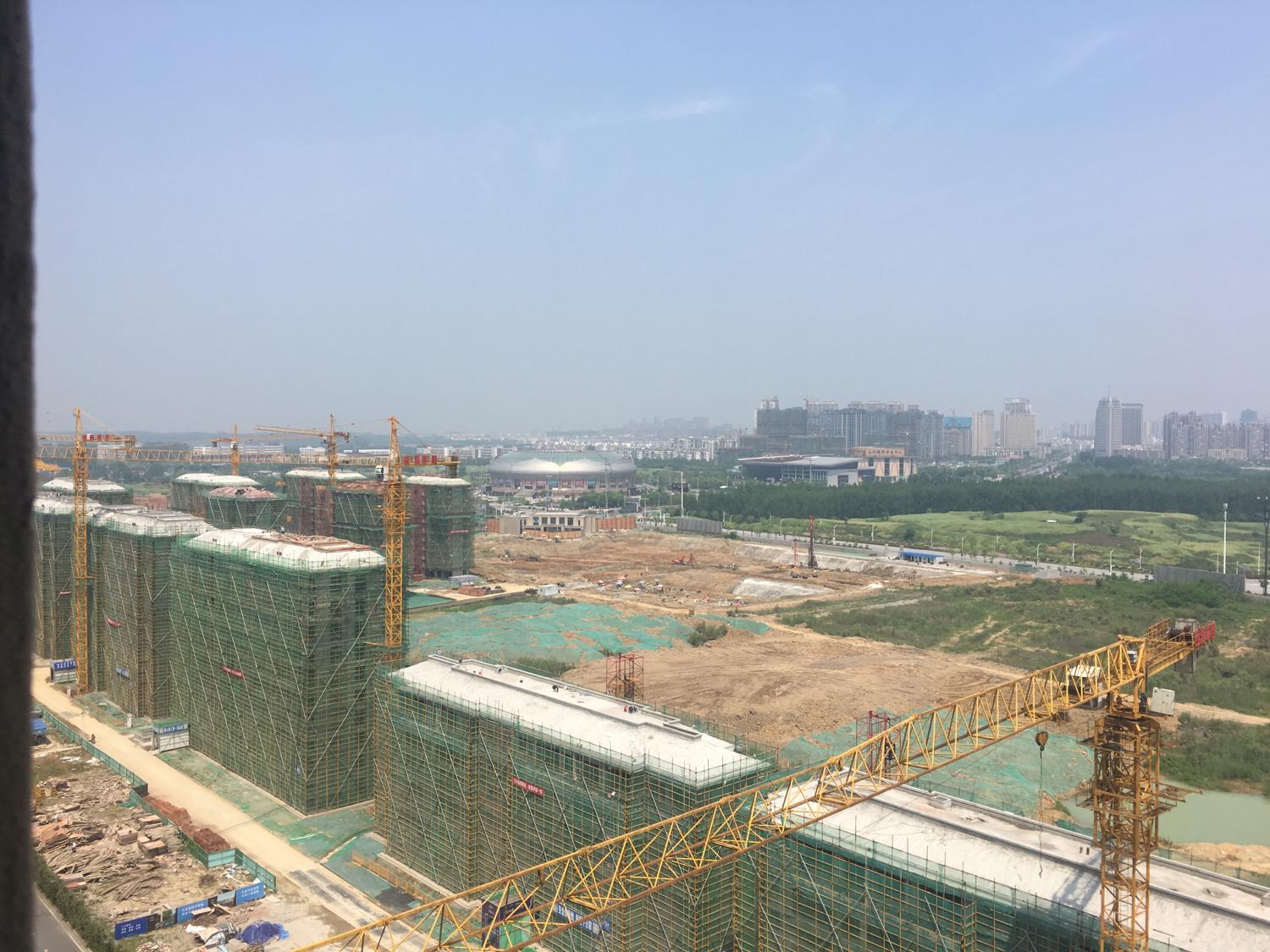 小高層商品房2套實例，2選1如何選擇（路沖陽台）