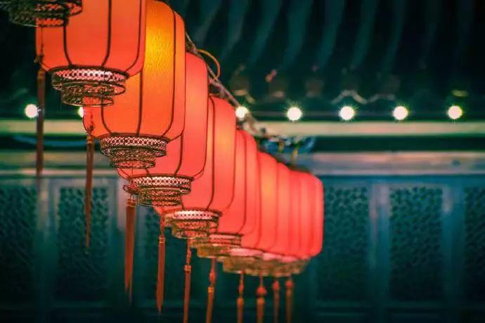 過盡千帆皆不是，斜暉脈脈水悠悠