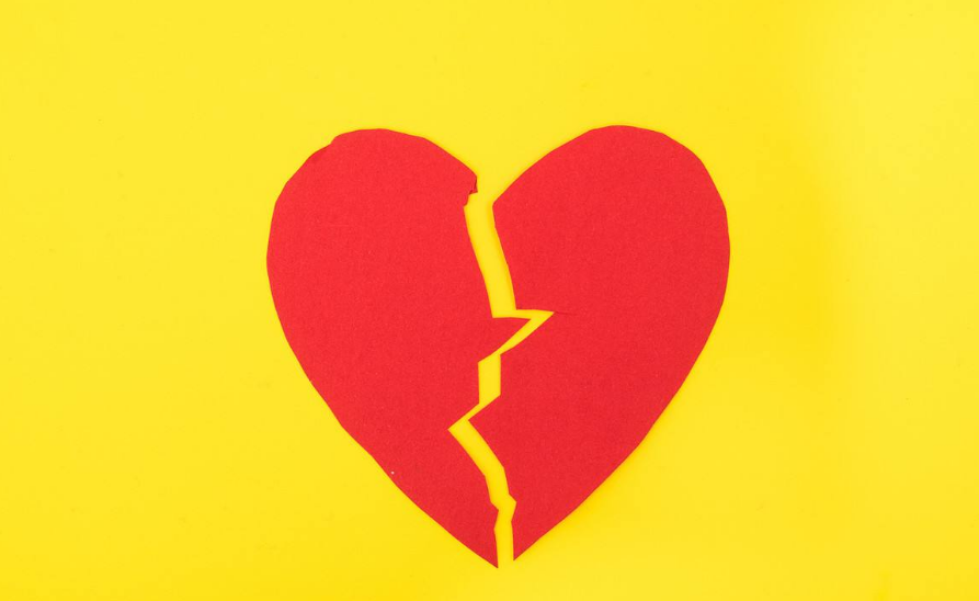 二婚傳統思想的巨蟹男天天逼問我與前任的過往、八字性格准如此！