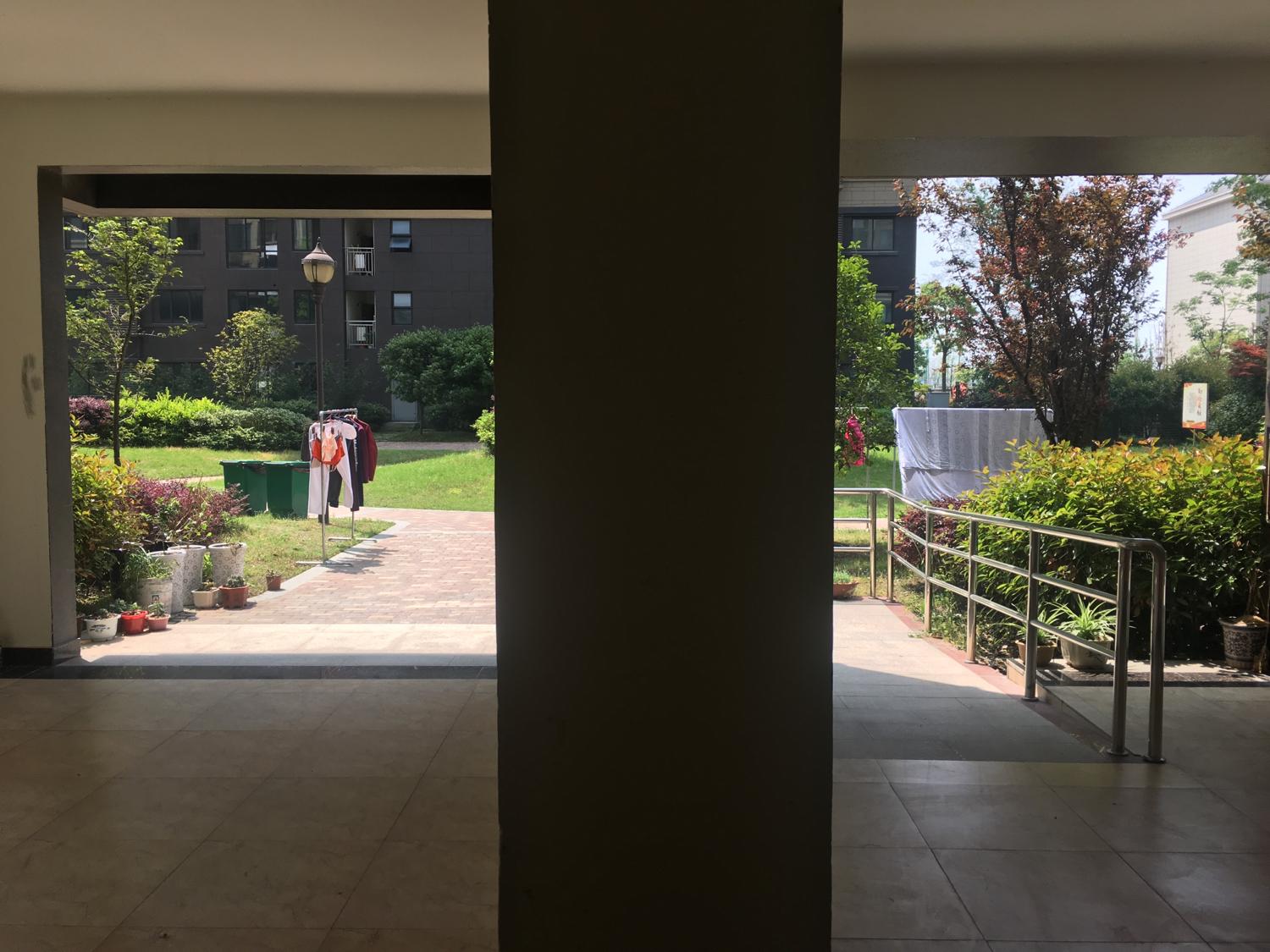 小高層商品房2套實例，2選1如何選擇（路沖陽台）