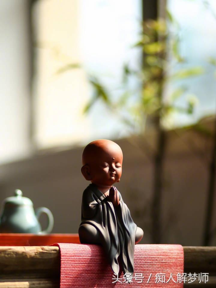 辦公桌上的裝飾必不可少，從八字來看辦公室適合放什麼擺件