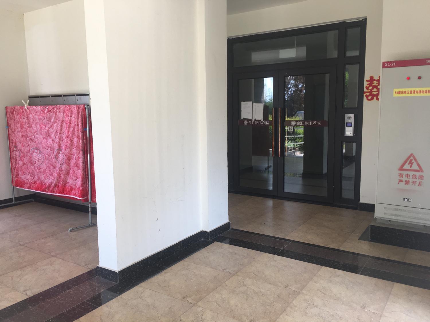 小高層商品房2套實例，2選1如何選擇（路沖陽台）