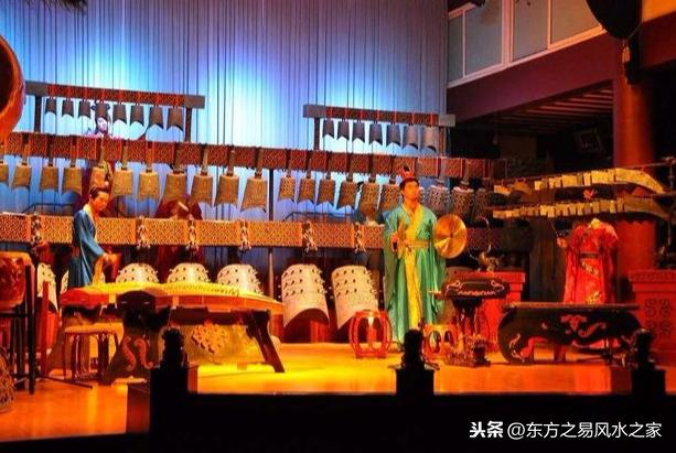 下聯：金木水火土相生相剋，上聯怎麼對？