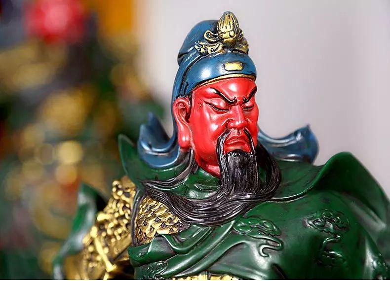 徹底脫胎走向神壇，關羽從人，到神，再到財神爺，誰是他的托兒？