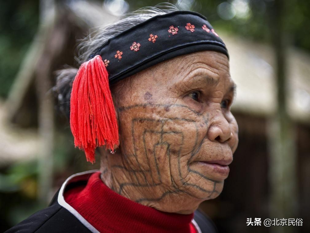 地域決定了紋身的方法，他們紋身的時候都是幾歲？