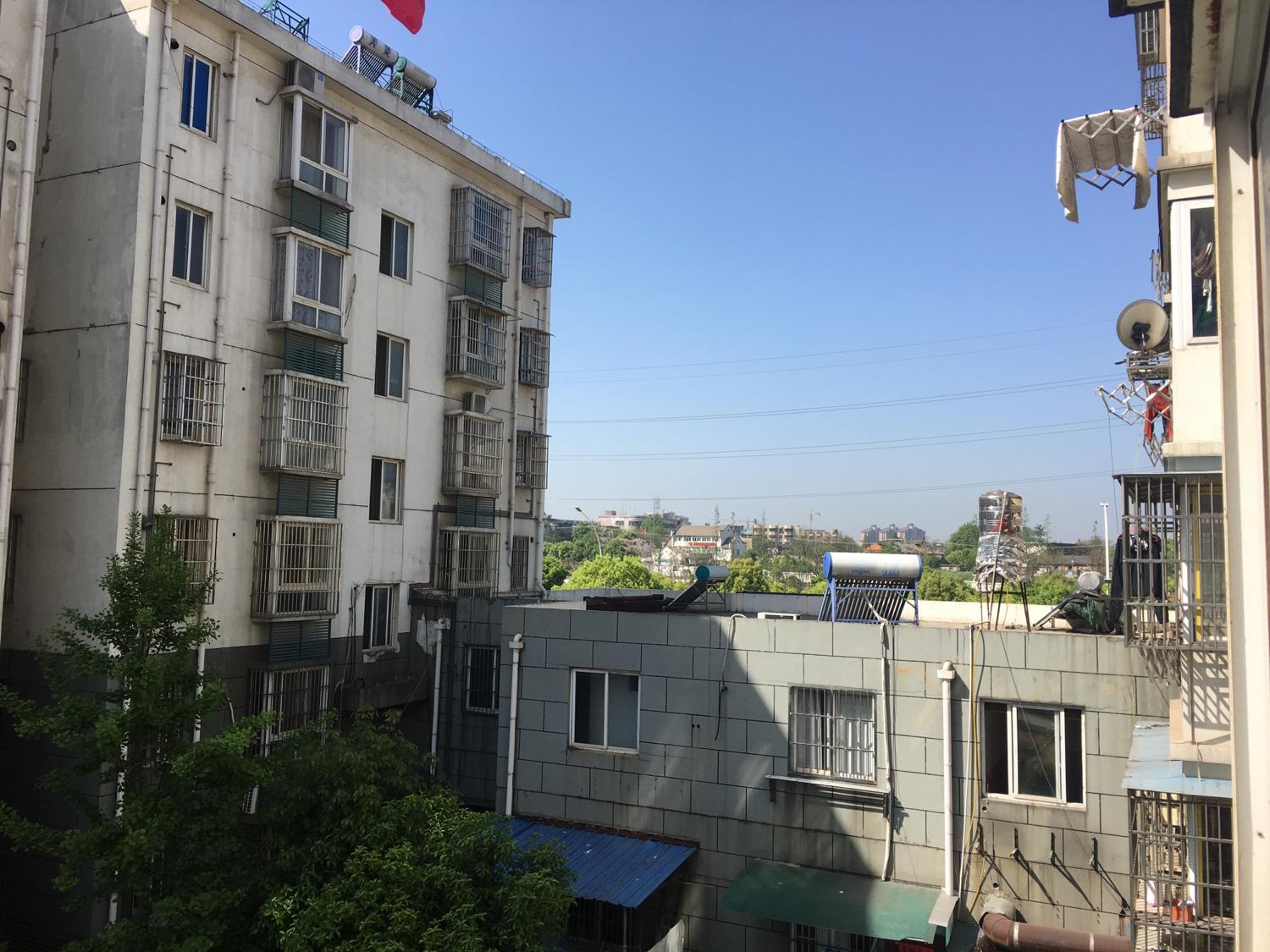 這就是典型的穿堂煞風水