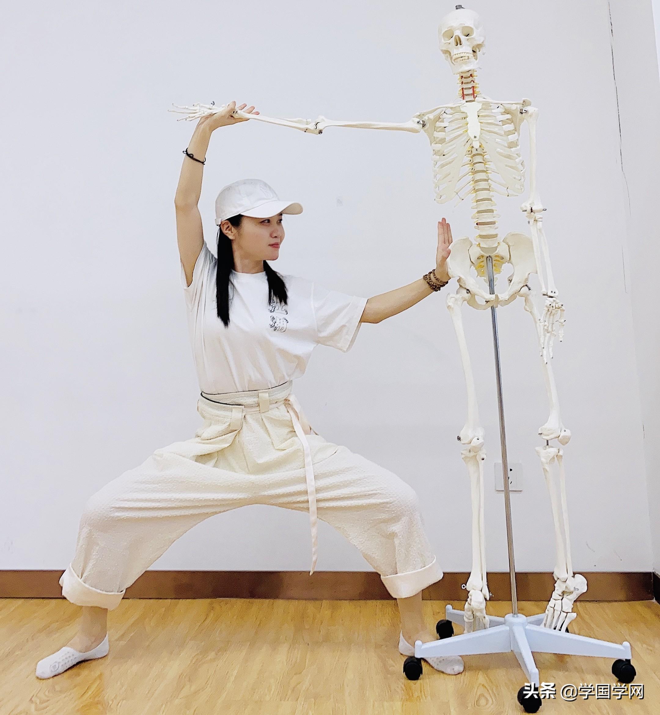 八段錦8個動作、8句口訣，老少皆宜，每天10分鍾，養生健康補氣血