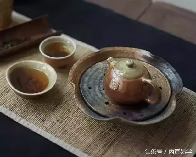 父星不顯山露水卻官至副部，命理如何解析