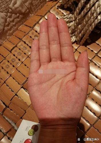 思维跳度大，处事犹豫不决，缺乏主见性，在感情上困扰