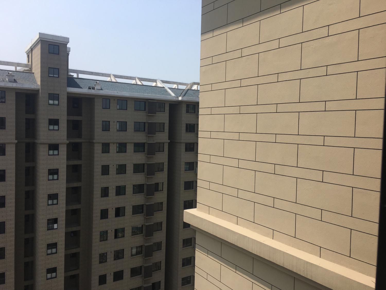 小高層商品房2套實例，2選1如何選擇（路沖陽台）