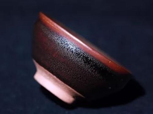 飄盪在宋代黑釉茶盞中的木葉