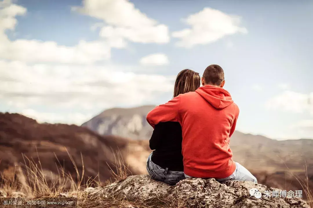 夫唱婦隨白頭到老，資深命理師揭秘哪種八字的女性最能尊隨丈夫
