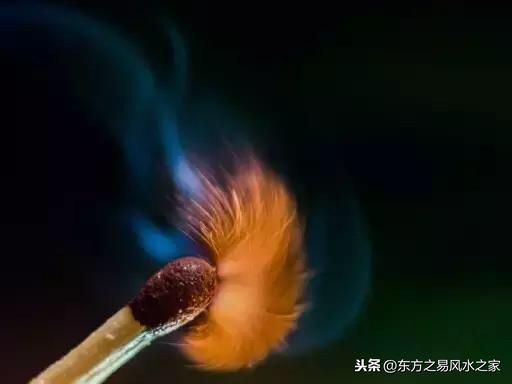 上聯：對牛彈琴，對，牛彈琴，如何對下聯？