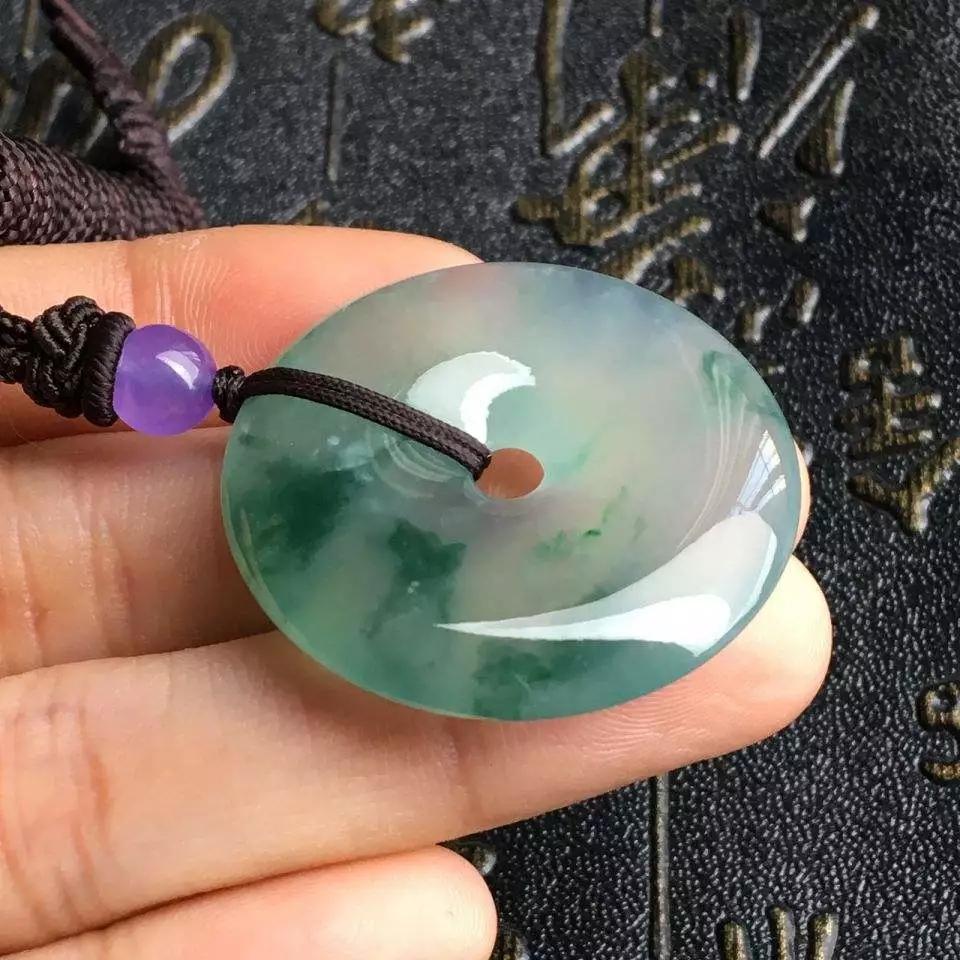 玉不能亂戴，有一定的風水講究，戴錯了可不得了