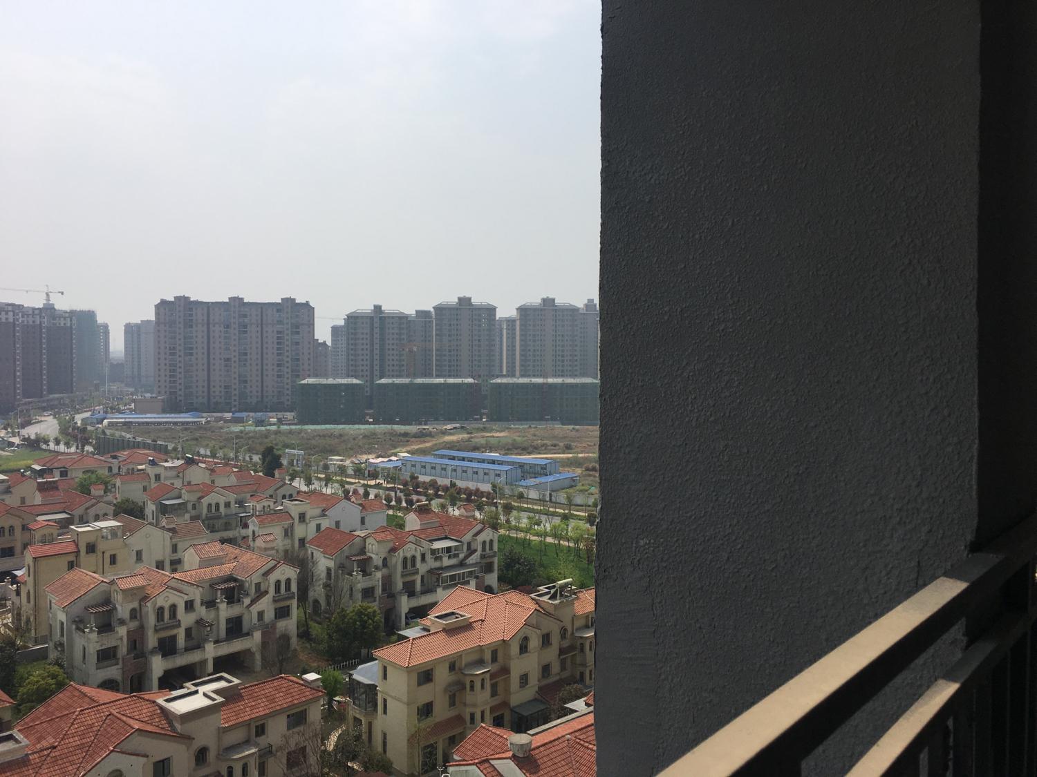 碧桂園一高層13樓，陽台外局