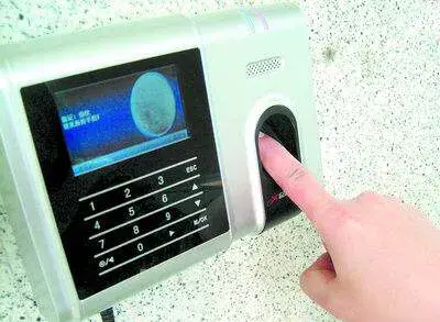 疫情洶涌，復工公司指紋打卡機也是高風險的交叉感染源