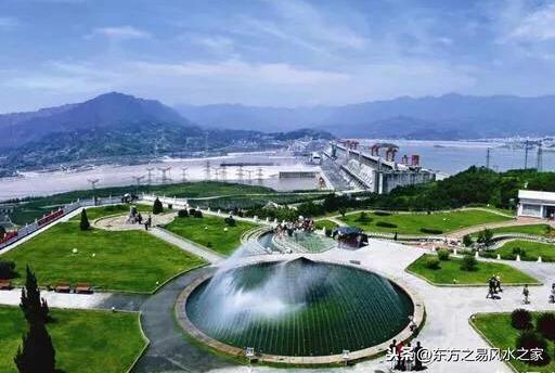 機巧雙關上聯：春在花先老？請對下聯