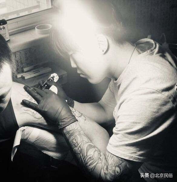 地域決定了紋身的方法，他們紋身的時候都是幾歲？