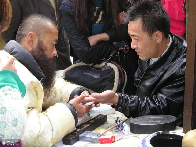 屠夫的孩子滿月了，可大師竟對他說，別高興太早，你只有半個兒子