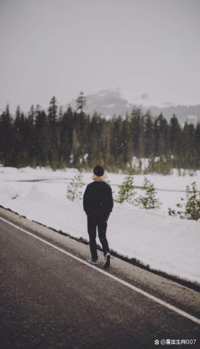 在感情上容易孤独,代表婚姻比较不顺,烦恼忧愁多