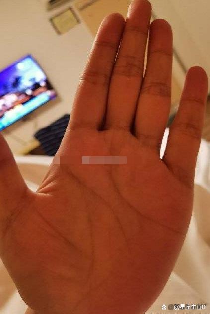 比较重感情的人,为人正直,对爱情专一