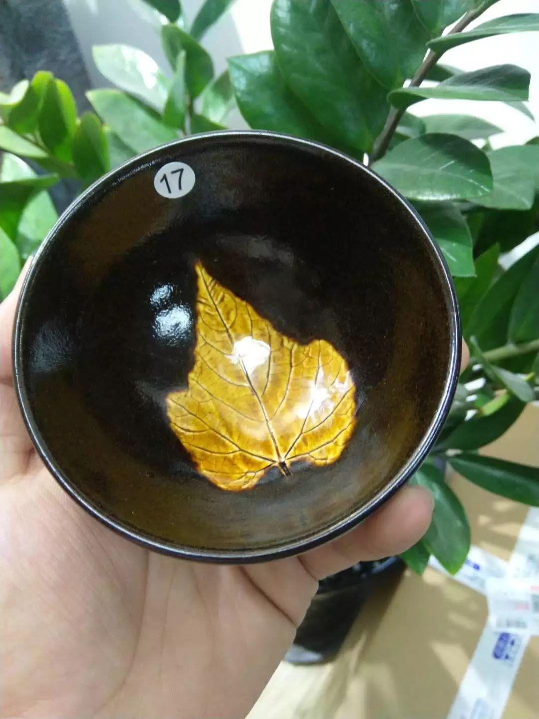 飄蕩在宋代黑釉茶盞中的木葉