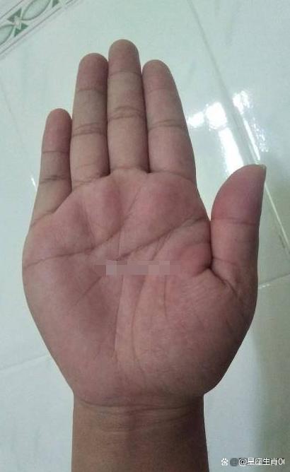 四方稳重，适合经商创业，为人不安于现状，改变现状的心强烈