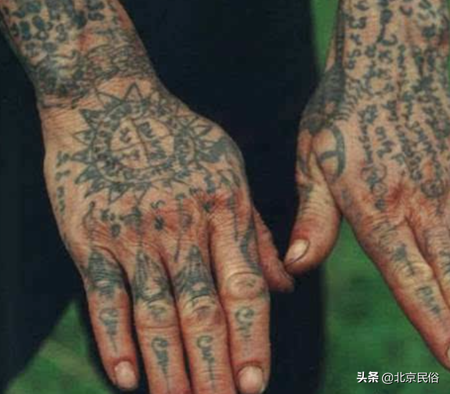 地域決定了紋身的方法，他們紋身的時候都是幾歲？
