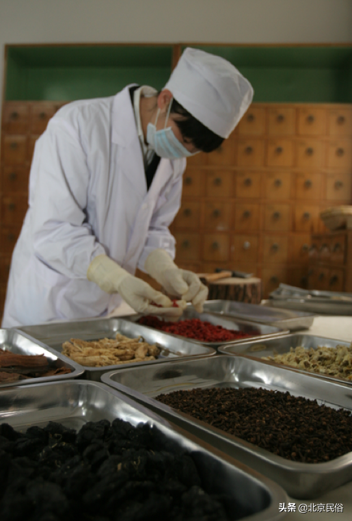 北京人喝的白酒只有二鍋頭？是老北京人定知道，菊花白，蓮花白