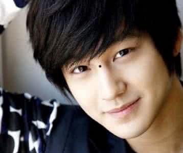 這幾個地方有痣的人,一生桃花不斷,來看看你有沒有桃花運!