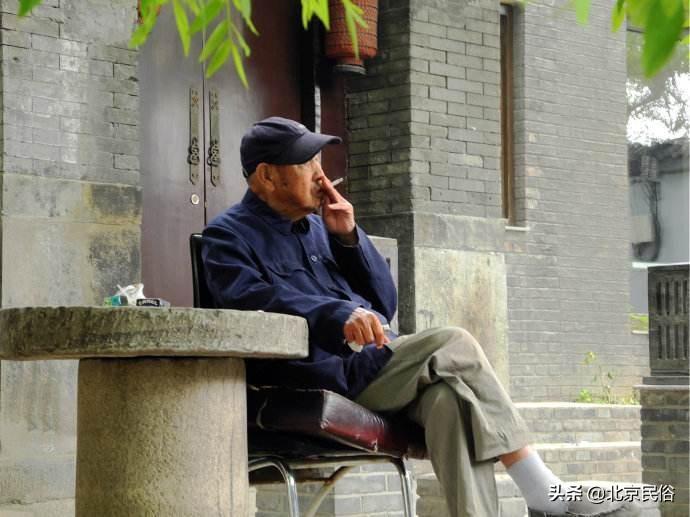 北京人喝的白酒只有二鍋頭？是老北京人定知道，菊花白，蓮花白