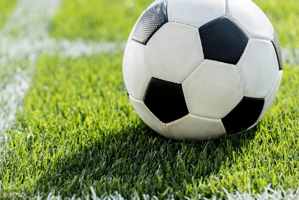 老球迷八字乃富貴命，算命先生聽了遭遇惋惜不已