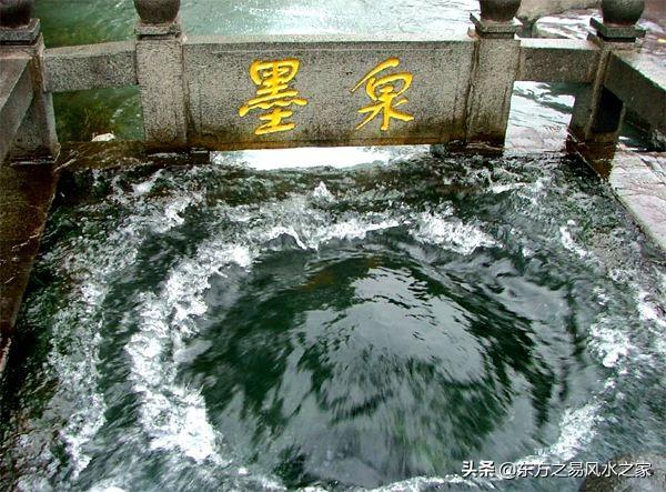 上聯：墨泉，如何對下聯？